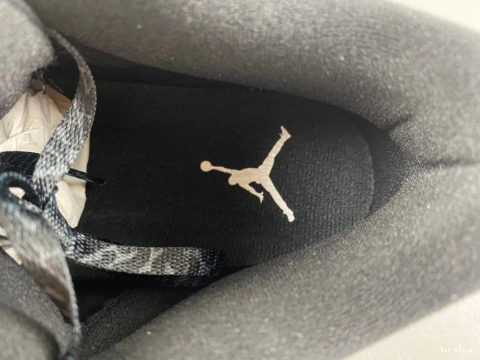 CT8532-001 Air Cat 3 Jordan Black 0722